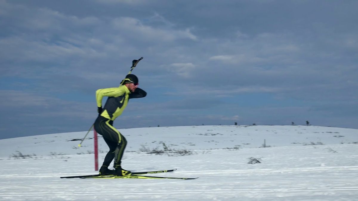 Sauvoittahiihto, keppi selässä